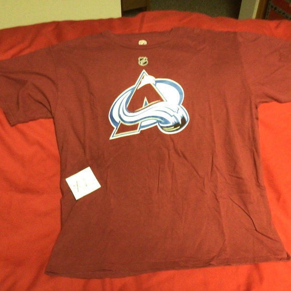 NHL Colorado AVALANCHE Mackinnon  tshirt - Picture 1 of 2